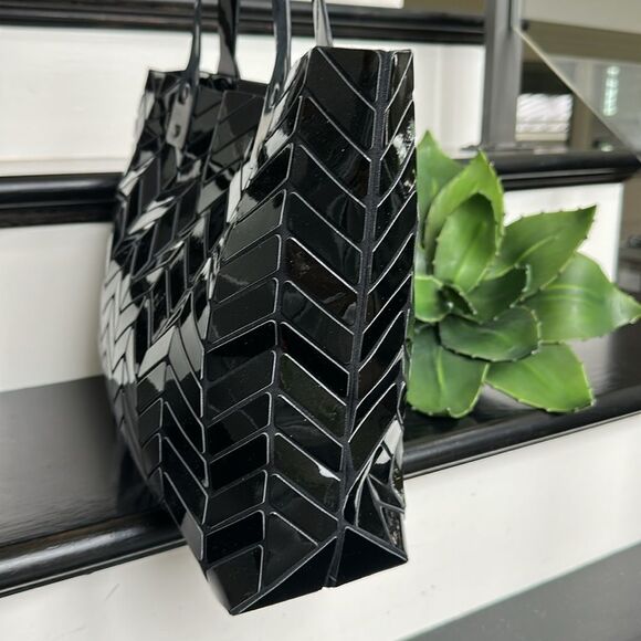 Patrizia Luca Chevron Tote like new black shoulder handbag zipper top travel - Picture 3 of 11